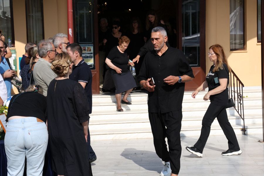 [387964] ΕΙΚΟΝΕΣ ΑΠΟ ΤΗΝ ΚΗΔΕΙΑ ΤΟΥ ΤΑΚΗ ΓΚΩΝΙΑ.(ΠΑΝΟΣ ΠΡΑΓΙΑΝΝΗΣ / EUROKINISSI)