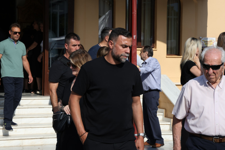 [387964] ΕΙΚΟΝΕΣ ΑΠΟ ΤΗΝ ΚΗΔΕΙΑ ΤΟΥ ΤΑΚΗ ΓΚΩΝΙΑ.(ΠΑΝΟΣ ΠΡΑΓΙΑΝΝΗΣ / EUROKINISSI)