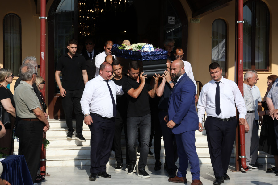 [387964] ΕΙΚΟΝΕΣ ΑΠΟ ΤΗΝ ΚΗΔΕΙΑ ΤΟΥ ΤΑΚΗ ΓΚΩΝΙΑ.(ΠΑΝΟΣ ΠΡΑΓΙΑΝΝΗΣ / EUROKINISSI)