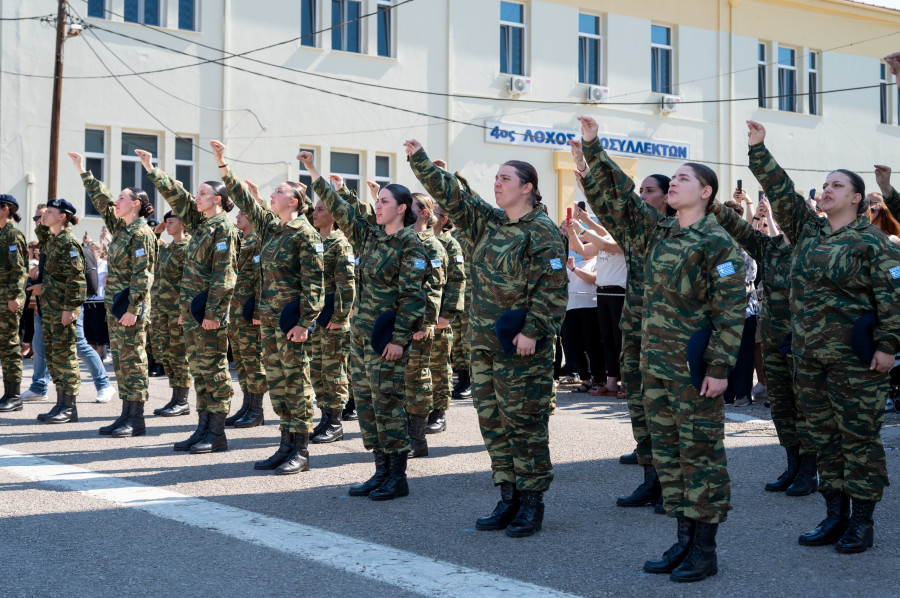 Ο ΥΦΕΘΑ Θανάσης Δαβάκης στην Ορκωμοσία των Νεοσύλλεκτων Οπλιτών 2026 Β΄ΕΣΣΟ στη Λαμία