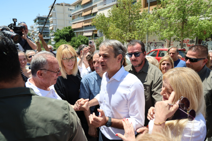 [387989] ΠΕΡΙΟΔΕΙΑ ΤΟΥ ΠΡΩΘΥΠΟΥΡΓΟΥ ΚΥΡΙΑΚΟΥ ΜΗΤΣΟΤΑΚΗ ΣΤΗ ΝΕΑ ΣΜΥΡΝΗ (ΓΙΑΝΝΗΣ ΠΑΝΑΓΟΠΟΥΛΟΣ / EUROKINISSI)
