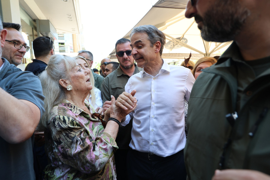 [387989] ΠΕΡΙΟΔΕΙΑ ΤΟΥ ΠΡΩΘΥΠΟΥΡΓΟΥ ΚΥΡΙΑΚΟΥ ΜΗΤΣΟΤΑΚΗ ΣΤΗ ΝΕΑ ΣΜΥΡΝΗ (ΓΙΑΝΝΗΣ ΠΑΝΑΓΟΠΟΥΛΟΣ / EUROKINISSI)