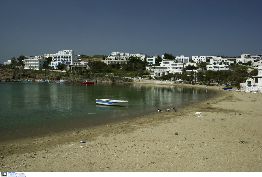 ΠΑΡΟΣ, ΕΝΑ ΝΗΣΙ, ΚΑΤΑΛΕΥΚΟ, ΣΑΝ ΤΟ ΜΑΡΜΑΡΟ ΤΗΣ <br><br>