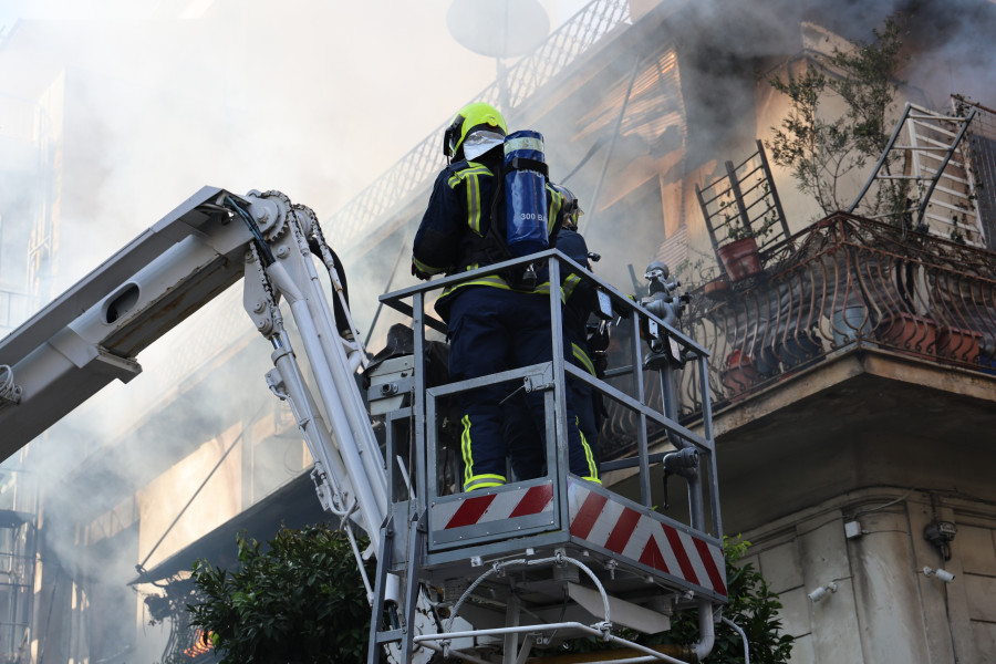 [388036] ΠΥΡΚΑΓΙΑ ΣΕ ΔΙΩΡΟΦΟ ΚΤΗΡΙΟ ΣΤΗΝ ΚΑΛΛΙΘΕΑ (ΓΙΑΝΝΗΣ ΠΑΝΑΓΟΠΟΥΛΟΣ/EUROKINISSI)