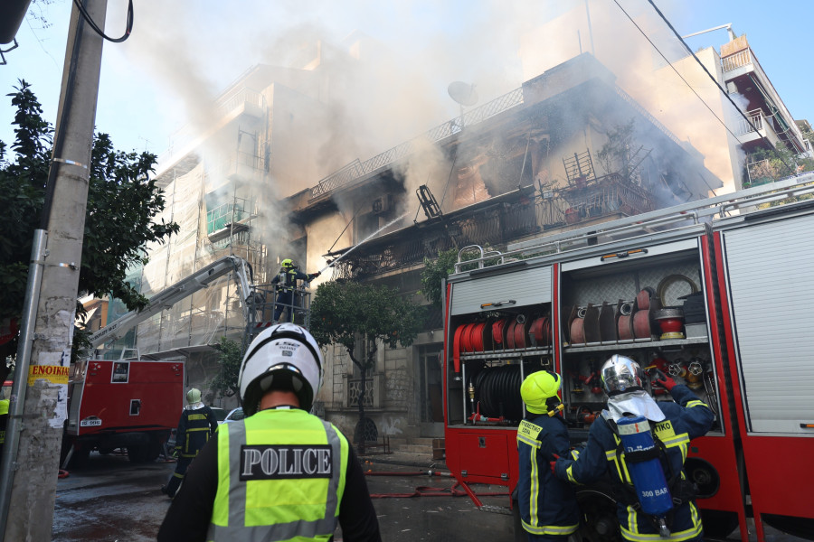 [388036] ΠΥΡΚΑΓΙΑ ΣΕ ΔΙΩΡΟΦΟ ΚΤΗΡΙΟ ΣΤΗΝ ΚΑΛΛΙΘΕΑ (ΓΙΑΝΝΗΣ ΠΑΝΑΓΟΠΟΥΛΟΣ/EUROKINISSI)