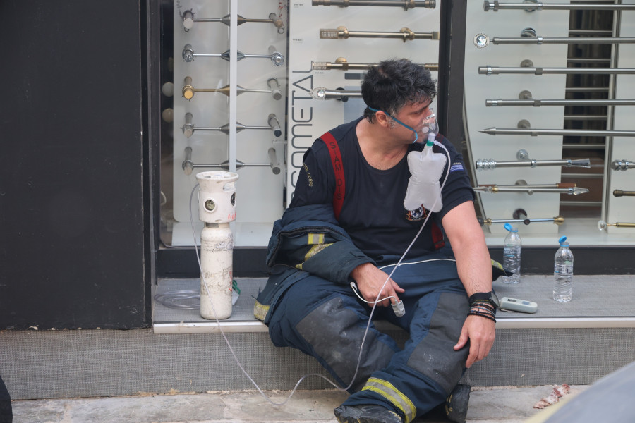 [388036] ΠΥΡΚΑΓΙΑ ΣΕ ΔΙΩΡΟΦΟ ΚΤΗΡΙΟ ΣΤΗΝ ΚΑΛΛΙΘΕΑ (ΓΙΑΝΝΗΣ ΠΑΝΑΓΟΠΟΥΛΟΣ/EUROKINISSI)