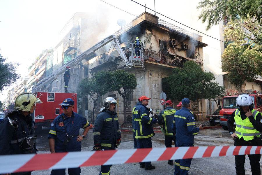 [388036] ΠΥΡΚΑΓΙΑ ΣΕ ΔΙΩΡΟΦΟ ΚΤΗΡΙΟ ΣΤΗΝ ΚΑΛΛΙΘΕΑ (ΓΙΑΝΝΗΣ ΠΑΝΑΓΟΠΟΥΛΟΣ/EUROKINISSI)