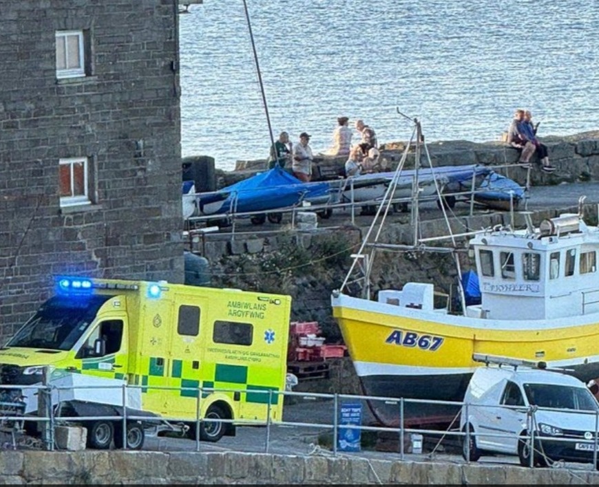 screenshot-of-rescuers-are-shocked-to-find-plane-crash-survivors-sitting-on-the-aircraft-floating-off-the-coast-of-wales-daily-mail-online.jpg