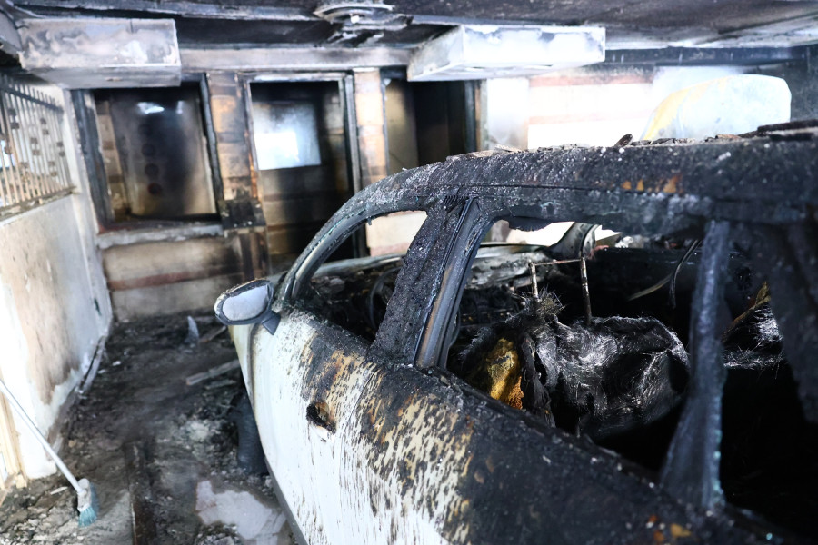 [388103] ΠΥΡΚΑΓΙΑ ΜΕΤΑ ΑΠΟ ΕΠΙΘΕΣΗ ΜΕ ΓΚΑΖΑΚΙΑ ΤΑ ΞΗΜΕΡΩΜΑΤΑ ΤΗΣ ΔΕΥΤΕΡΑΣ ΣΕ ΑΥΤΟΚΙΝΗΤΑ ΣΤΗ ΘΕΣΣΑΛΟΝΙΚΗ ΣΕ ΚΑΤΟΙΚΙΕΣ ΣΤΕΛΕΧΩΝ ΤΗΣ ΝΕΑΣ ΔΗΜΟΚΡΑΤΙΑΣ (ΡΑΦΑΗΛ ΓΕΩΡΓΙΑΔΗΣ / EUROKINISSI)
