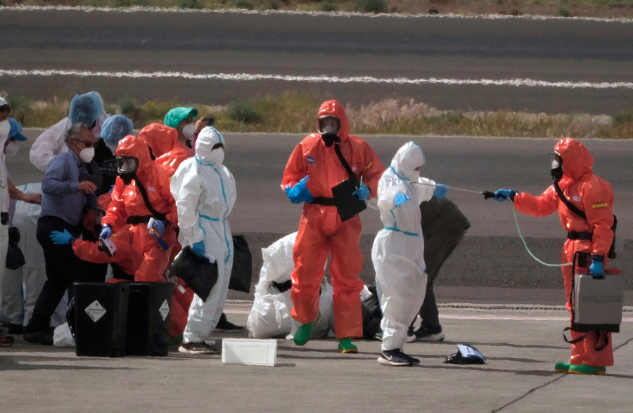 APTOPIX Spain Hantavirus Ship