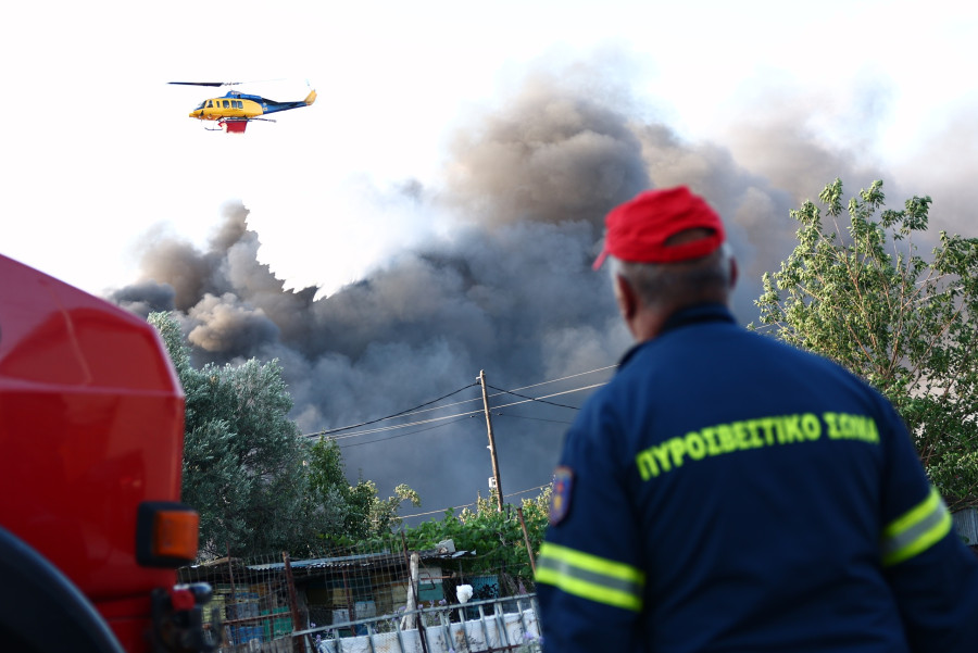 [388197] ΣΥΝΕΧΙΖΕΤΑΙ ΓΙΑ 2Η ΗΜΕΡΑ Η ΜΑΧΗ ΜΕ ΤΗΝ ΜΕΓΑΛΗ ΠΥΡΚΑΓΙΑ ΣΤΟ ΩΡΑΙΟΚΑΣΤΡΟ ΘΕΣΣΑΛΟΝΙΚΗΣ (ΡΑΦΑΗΛ ΓΕΩΡΓΙΑΔΗΣ/ EUROKINISSI)