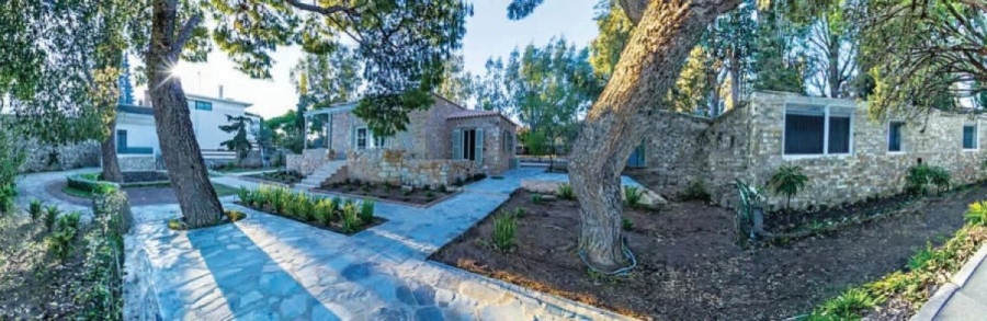 alekos-alexandrakis-vila.jpg