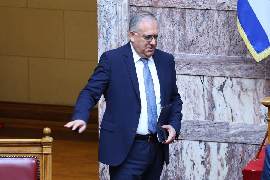 [388306] Ο ΠΡΩΘΥΠΟΥΡΓΟΣ ΚΥΡΙΑΚΟΣ ΜΗΤΣΟΤΑΚΗΣ ΣΤΗ ΒΟΥΛΗ ΓΙΑ ΝΑ ΑΠΑΝΤΗΣΕΙ ΣΕ ΕΠΙΚΑΙΡΗ ΕΡΩΤΗΣΗ ΤΟΥ ΠΡΟΕΔΡΟΥ ΤΟΥ ΠΑΣΟΚ-ΚΙΝΗΜΑΤΟΣ ΑΛΛΑΓΗΣ ΝΙΚΟΥ ΑΝΔΡΟΥΛΑΚΗ ΣΤΟ ΠΛΑΙΣΙΟ ΤΗΣ ΩΡΑΣ ΤΟΥ ΠΡΩΘΥΠΟΥΡΓΟΥ (ΓΙΑΝΝΗΣ ΠΑΝΑΓΟΠΟΥΛΟΣ / EUROKINISSI)