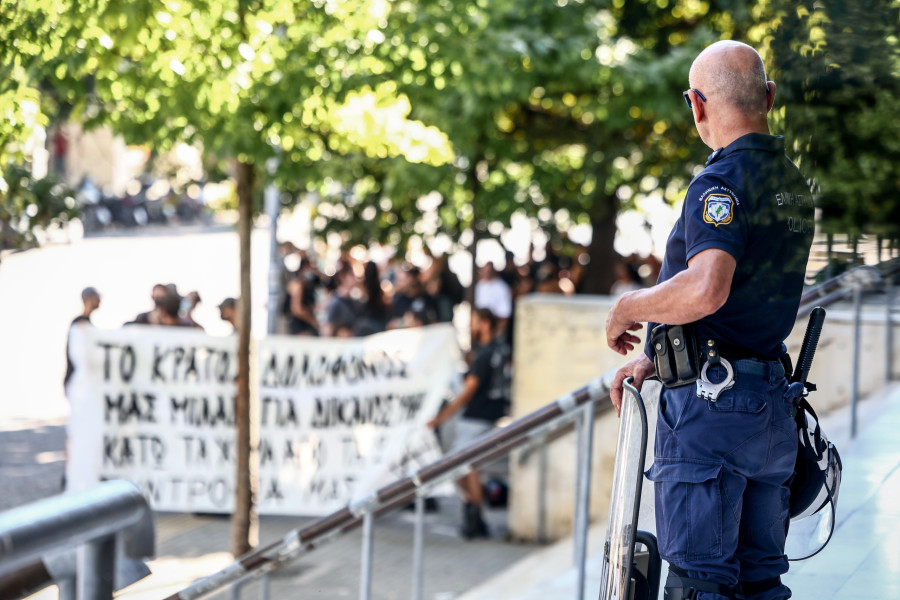 Θεσσαλονίκη: Στα δικαστήρια οδηγούνται οι κατηγορούμενοι για τις εμπρηστικές επιθέσεις και τη δολοφονία της Βάγιας Νέστορα
