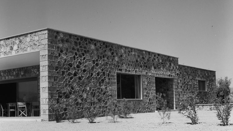 kthrio-3enia-stis-mykhnes1953-ntompazhs-moyseio-mpenakh.jpg