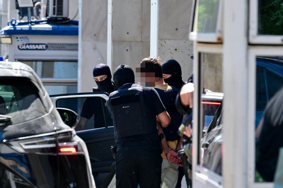 [388384] ΣΕ ΑΠΟΛΟΓΙΑ ΕΝΩΠΙΟΝ ΤΗΣ 3ης ΤΑΚΤΙΚΗΣ ΑΝΑΚΡΙΤΡΙΑΣ ΟΔΗΓΟΥΝΤΑΙ ΟΙ ΣΥΛΛΗΦΘΕΝΤΕΣ ΚΑΤΗΓΟΡΟΥΜΕΝΟΙ ΓΙΑ ΤΗΝ EMΠPHΣTIKH EΠIΘEΣH ΣΤΗ MARFIN