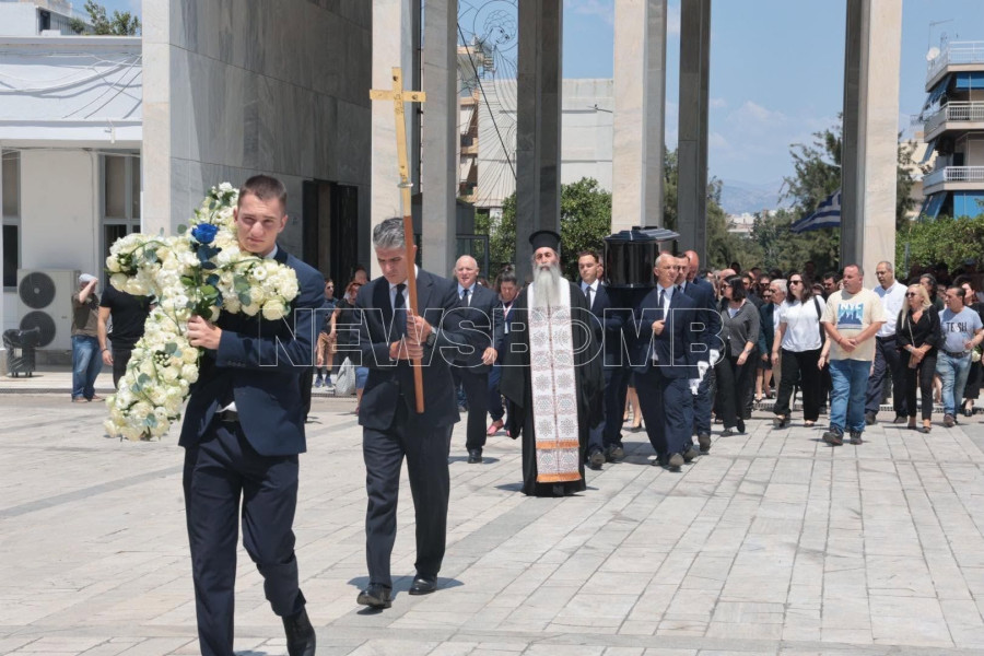 Κηδεία Μάρως Κοντού