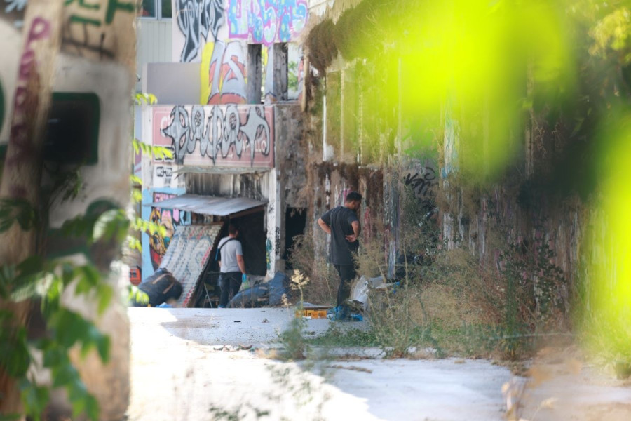 Κυψέλη σορός βαλίτσα