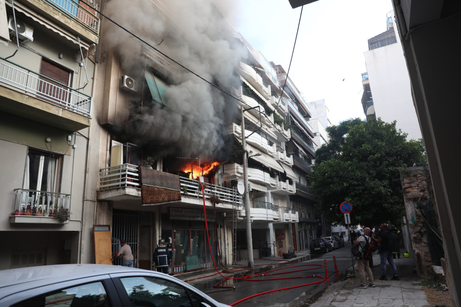 Φωτιά σε διαμέρισμα στον Πειραιά.