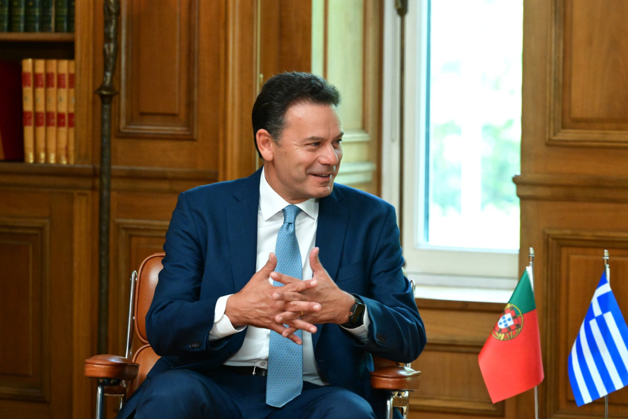 Στιγμιότυπα από τη συνάντηση του Κυριάκου Μητσοτάκη με τον πρωθυπουργό της Πορτογαλίας
