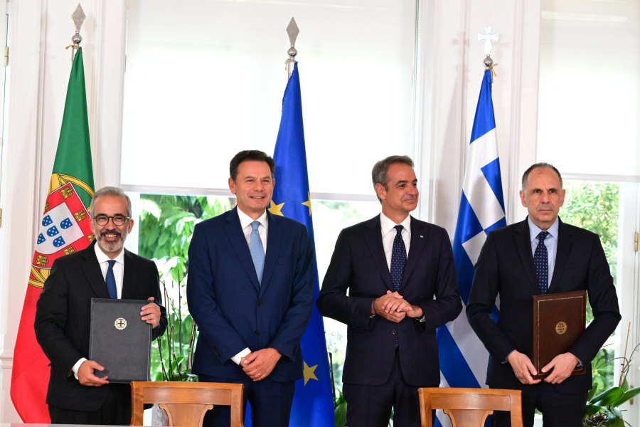Στιγμιότυπα από τη συνάντηση του Κυριάκου Μητσοτάκη με τον πρωθυπουργό της Πορτογαλίας