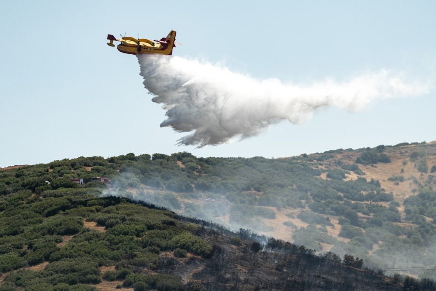 Derveni; Thessaloniki; canadair; fire Department; summer wildfires; Θεσσαλονίκη; Περιβαλλοντικό Πάρκο Δερβενίου; αεροπλάνο; εναέρια; καλοκαιρινές πυρκαγιές; καναντέρ; κατάσβεση; πυρκαγιά; πυροσβεστική; πυρόσβεση;