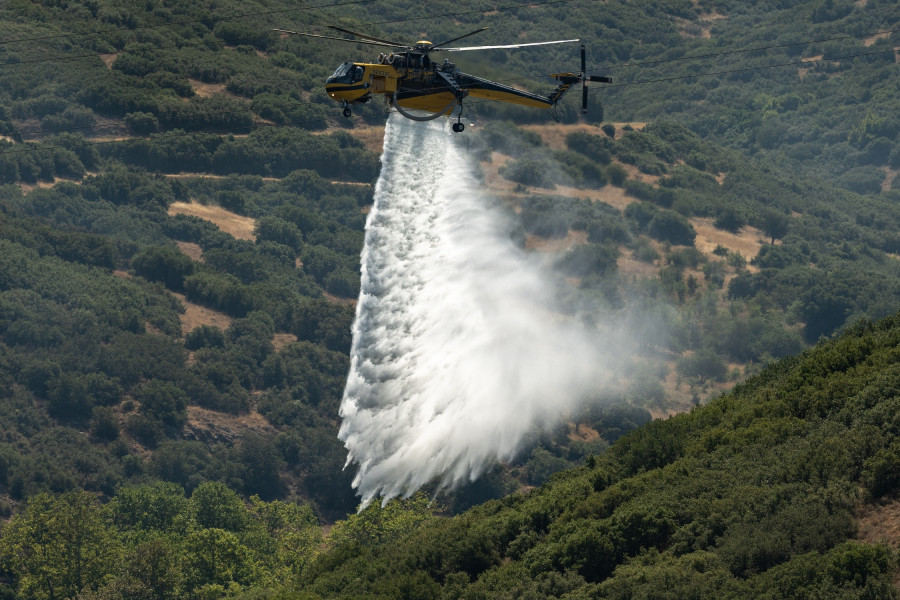 Derveni; Thessaloniki; fire Department; summer wildfires; Θεσσαλονίκη; Περιβαλλοντικό Πάρκο Δερβενίου; ελικόπτερο; εναέρια; καλοκαιρινές πυρκαγιές; κατάσβεση; πυρκαγιά; πυροσβεστική; πυρόσβεση;