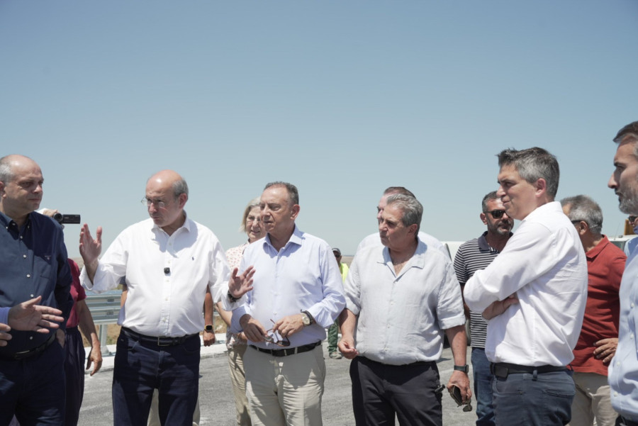 ΕΓΚΑΙΝΙΑ ΤΗΣ ΝΕΑΣ ΓΕΦΥΡΑΣ ΑΛΜΩΠΟΥ ΚΑΙ ΑΥΤΟΨΙΑ ΣΕ ΕΡΓΑ ΣΤΑ ΦΑΡΣΑΛΑ ΚΑΙ ΣΤΟΝ ΔΟΜΟΚΟ  (ΓΡΑΦΕΙΟ ΤΥΠΟΥ ΥΠΟΥΡΓΕΙΟΥ ΥΠΟΔΟΜΩΝ ΚΑΙ ΜΕΤΑΦΟΡΩΝ/EUROKINISSI)