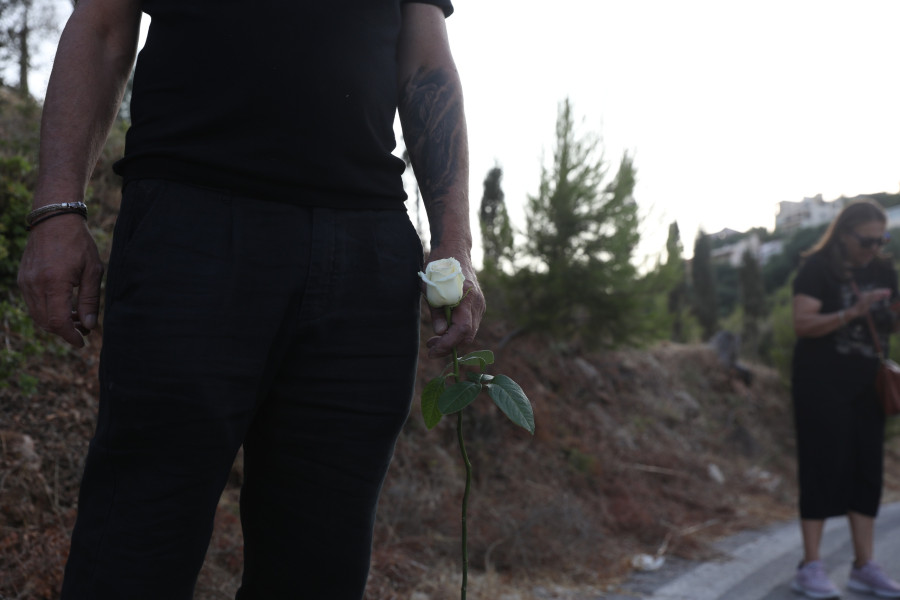 [388589] ΕΚΔΗΛΩΣΕΙΣ ΜΝΗΜΗΣ ΓΙΑ ΤΑ 8 ΧΡΟΝΙΑ ΑΠΟ ΤΗΝ ΤΡΑΓΩΔΙΑ ΣΤΟ ΜΑΤΙ (ΔΑΝΑΗ ΔΑΥΛΟΠΟΥΛΟΥ/EUROKINISSI)