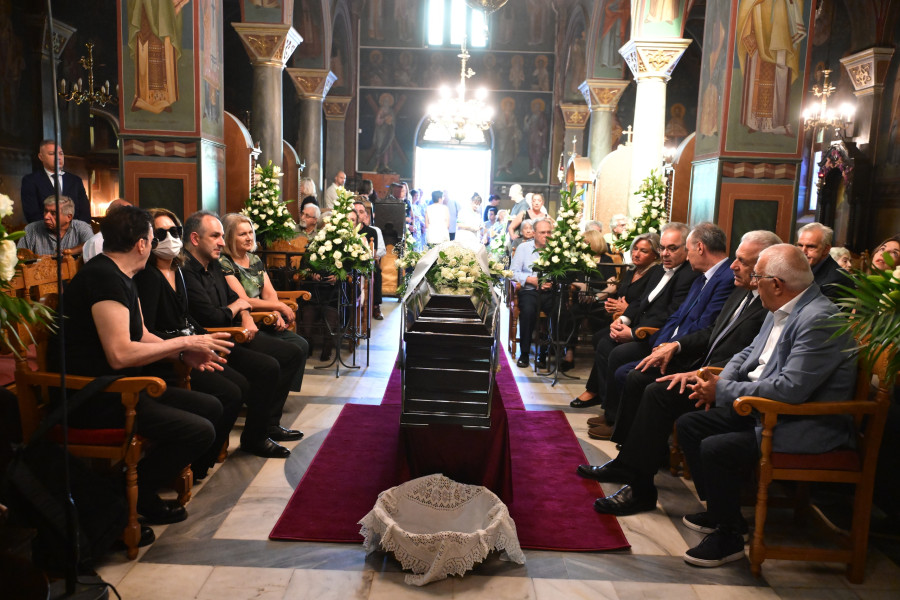 [388611] ΕΞΟΔΙΟΣ ΑΚΟΛΟΥΘΙΑ ΤΗΣ ΜΑΙΡΗΣ ΛΙΝΤΑ  ΣΤΟ ΓΗΡΟΚΟΜΕΙΟ ΑΘΗΝΩΝ (ΤΑΤΙΑΝΑ ΜΠΟΛΑΡΗ /EUROKINISSI)