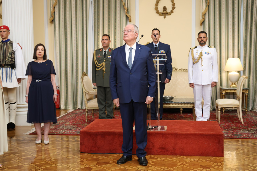 [388621]  ΔΕΞΙΩΣΗ ΣΤΟ ΠΡΟΕΔΡΙΚΟ ΜΕΓΑΡΟ ΓΙΑ ΤΗΝ 52η ΕΠΕΤΕΙΟ ΑΠΟΚΑΤΑΣΤΑΣΗΣ ΤΗΣ ΔΗΜΟΚΡΑΤΙΑΣ  (ΓΙΑΝΝΗΣ ΠΑΝΑΓΟΠΟΥΛΟΣ / EUROKINISSI)