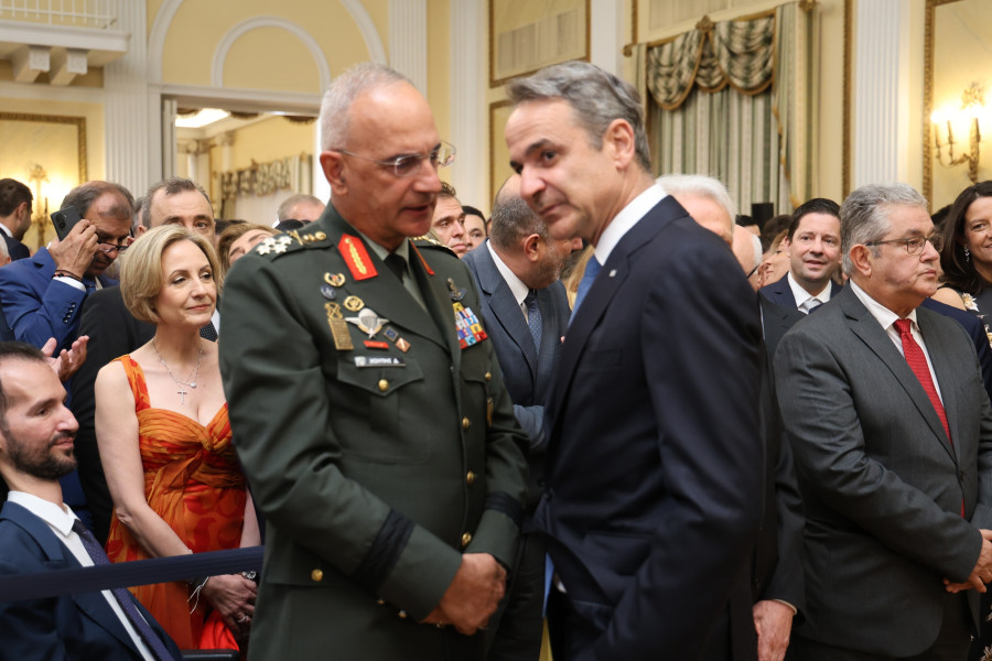 [388621]  ΔΕΞΙΩΣΗ ΣΤΟ ΠΡΟΕΔΡΙΚΟ ΜΕΓΑΡΟ ΓΙΑ ΤΗΝ 52η ΕΠΕΤΕΙΟ ΑΠΟΚΑΤΑΣΤΑΣΗΣ ΤΗΣ ΔΗΜΟΚΡΑΤΙΑΣ  (ΓΙΑΝΝΗΣ ΠΑΝΑΓΟΠΟΥΛΟΣ / EUROKINISSI)