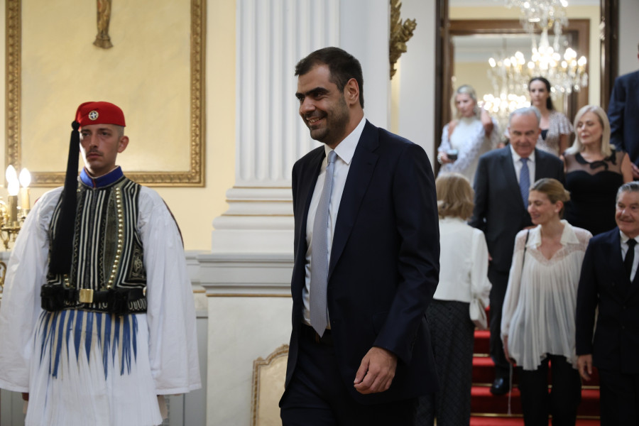 [388621]  ΔΕΞΙΩΣΗ ΣΤΟ ΠΡΟΕΔΡΙΚΟ ΜΕΓΑΡΟ ΓΙΑ ΤΗΝ 52η ΕΠΕΤΕΙΟ ΑΠΟΚΑΤΑΣΤΑΣΗΣ ΤΗΣ ΔΗΜΟΚΡΑΤΙΑΣ  (ΓΙΑΝΝΗΣ ΠΑΝΑΓΟΠΟΥΛΟΣ / EUROKINISSI)