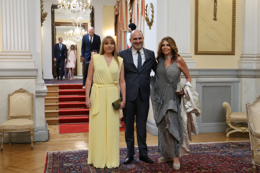 [388621]  ΔΕΞΙΩΣΗ ΣΤΟ ΠΡΟΕΔΡΙΚΟ ΜΕΓΑΡΟ ΓΙΑ ΤΗΝ 52η ΕΠΕΤΕΙΟ ΑΠΟΚΑΤΑΣΤΑΣΗΣ ΤΗΣ ΔΗΜΟΚΡΑΤΙΑΣ  (ΓΙΑΝΝΗΣ ΠΑΝΑΓΟΠΟΥΛΟΣ / EUROKINISSI)