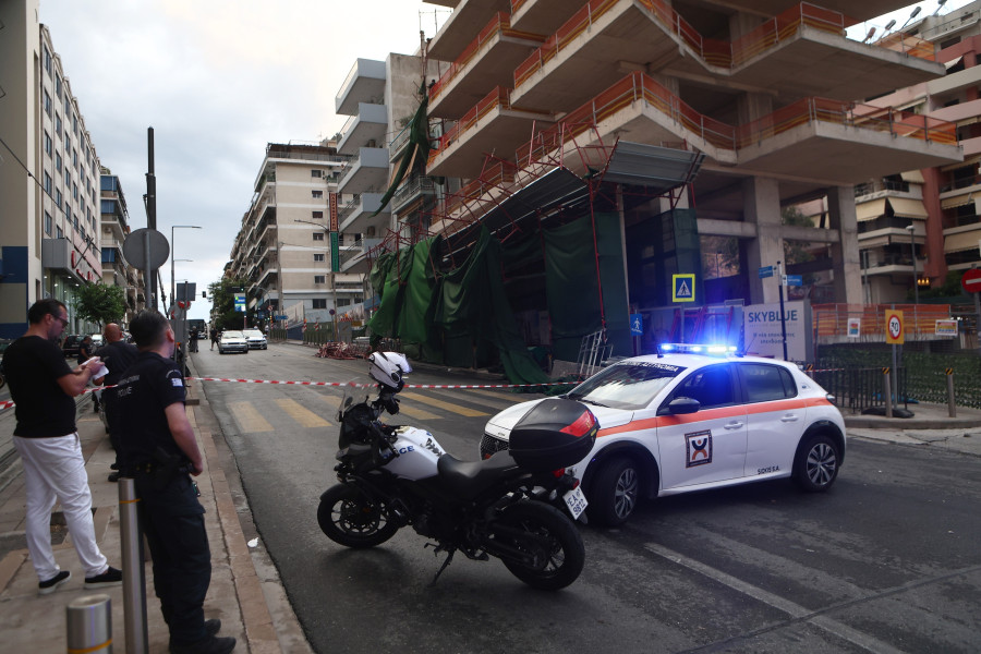 ΠΤΩΣΗ ΣΚΑΛΩΣΙΑΣ ΣΕ ΠΕΡΙΟΧΗ ΤΟΥ ΠΕΙΡΑΙΑ  ΛΟΓΩ ΤΗΣ ΚΑΚΟΚΑΙΡΙΑΣ