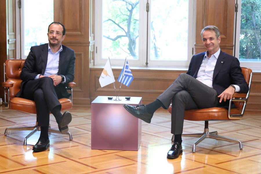 Συνάντηση του Κυριάκου Μητσοτάκη με τον Νίκο Χριστοδουλίδη, στο Μέγαρο Μαξίμου