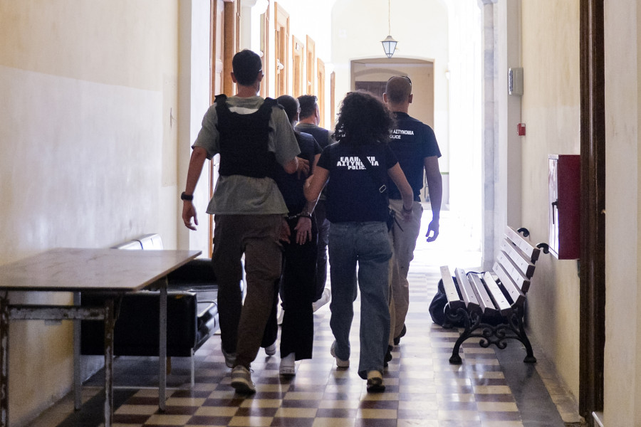 [388677] ΑΠΟΛΟΓΙΑ ΣΤΗΝ ΑΝΑΚΡΙΤΡΙΑ ΓΙΑ ΤΟΝ 41ΧΡΟΝΟ ΚΑΙ ΤΗΝ 30ΧΡΟΝΗ ΣΥΖΥΓΟ ΤΟΥ ΓΙΑ ΤΟΝ ΘΑΝΑΤΟ ΤΗΣ 41ΧΡΟΝΗΣ ΔΙΑΣΩΣΤΡΙΑΣ ΤΟΥ ΕΚΑΒ ΣΤΗ ΣΥΡΟ