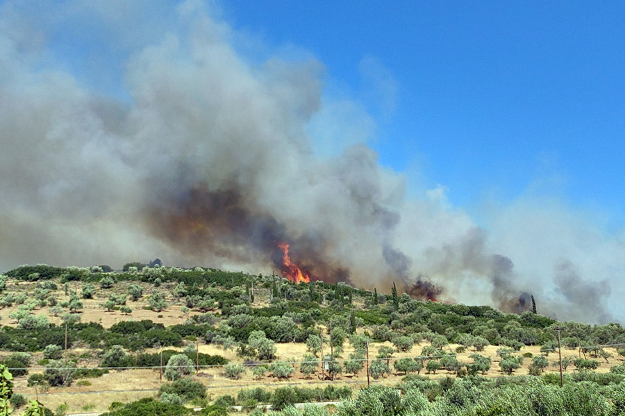 ΦΩΤΙΑ ΣΤΙΣ ΜΥΚΗΝΕΣ