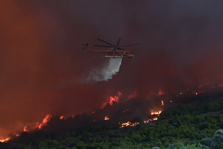 [388770] ΠΥΡΚΑΓΙΑ ΣΤΟ ΠΟΡΤΟ ΓΕΡΜΕΝΟ  (ΜΙΧΑΛΗΣ ΚΑΡΑΓΙΑΝΝΗΣ/EUROKINISSI)