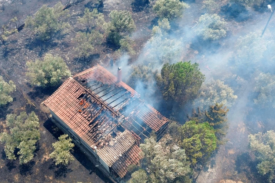 ΦΩΤΙΑ ΣΤΙΣ ΜΥΚΗΝΕΣ ΣΤΟ ΧΩΡΙΟ ΦΙΧΤΙΑ
