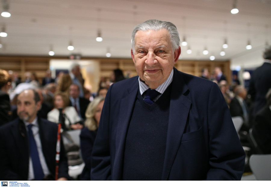 Ο ΠΡΟΕΔΡΟΣ ΤΗΣ ΔΗΜΟΚΡΑΤΙΑΣ ΠΡΟΚΟΠΗΣ ΠΑΥΛΟΠΟΥΛΟΣ ΣΤΗΝ ΠΑΡΟΥΣΙΑΣΗ ΤΟΥ ΒΙΒΛΙΟΥ ΤΟΥ ΠΡΕΣΒΗ ΒΑΣΙΛΗ  ΚΑΣΚΑΡΕΛΗ 