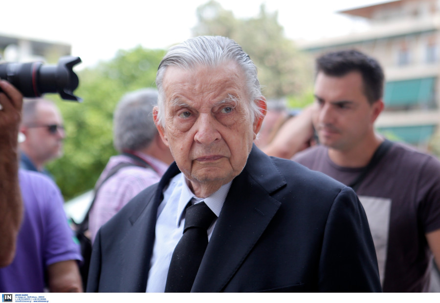 ΑΠΕΒΙΩΣΕ ΣΕ ΗΛΙΚΙΑ 93 ΕΤΩΝ Ο ΓΙΑΝΝΗΣ ΒΑΡΒΙΤΣΙΩΤΗΣ  <br><br> ΦΩΤΟΓΡΑΦΙΕΣ ΑΡΧΕΙΟΥ