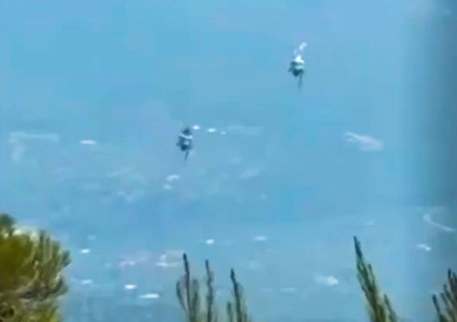 ΣΥΓΚΡΟΥΣΗ ΔΥΟ ΠΥΡΟΣΒΕΣΤΙΚΩΝ ΕΛΙΚΟΠΤΕΡΩΝ ΤΥΠΟΥ BELL ΠΟΥ ΕΠΙΧΕΙΡΟΥΣΑΝ ΣΤΗΝ ΠΥΡΚΑΓΙΑ ΤΗΣ ΨΑΘΑΣ ΒΙΛΙΩΝ<br><br> ΠΗΓΗ: ΜΕΣΑ ΚΟΙΝΩΝΙΚΗΣ ΔΙΚΤΥΩΣΗΣ / fb ΑΠΟ ΕΘΕΛΟΝΤΗ ΔΑΣΟΠΥΡΟΣΒΕΣΤΗ