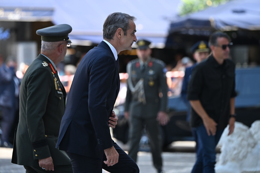 <br><br>ΕΞΟΔΙΟΣ ΑΚΟΛΟΥΘΙΑ ΤΟΥ ΠΡΩΗΝ ΥΠΟΥΡΓΟΥ ΓΙΑΝΝΗ ΒΑΡΒΙΤΣΙΩΤΗ
