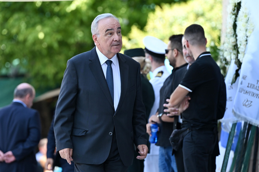 <br><br>ΕΞΟΔΙΟΣ ΑΚΟΛΟΥΘΙΑ ΤΟΥ ΠΡΩΗΝ ΥΠΟΥΡΓΟΥ ΓΙΑΝΝΗ ΒΑΡΒΙΤΣΙΩΤΗ