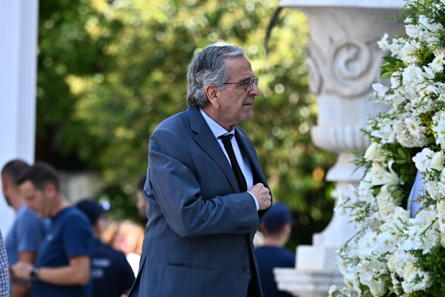 <br><br>ΕΞΟΔΙΟΣ ΑΚΟΛΟΥΘΙΑ ΤΟΥ ΠΡΩΗΝ ΥΠΟΥΡΓΟΥ ΓΙΑΝΝΗ ΒΑΡΒΙΤΣΙΩΤΗ