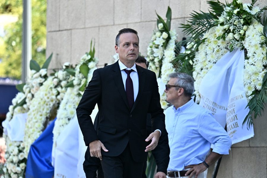 <br><br>ΕΞΟΔΙΟΣ ΑΚΟΛΟΥΘΙΑ ΤΟΥ ΠΡΩΗΝ ΥΠΟΥΡΓΟΥ ΓΙΑΝΝΗ ΒΑΡΒΙΤΣΙΩΤΗ