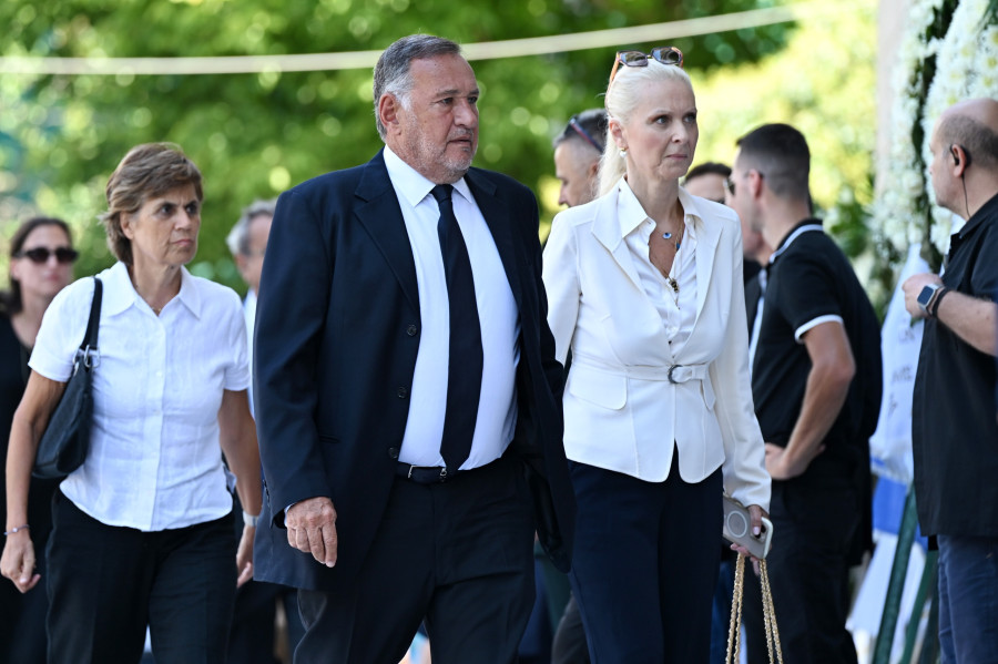 <br><br>ΕΞΟΔΙΟΣ ΑΚΟΛΟΥΘΙΑ ΤΟΥ ΠΡΩΗΝ ΥΠΟΥΡΓΟΥ ΓΙΑΝΝΗ ΒΑΡΒΙΤΣΙΩΤΗ