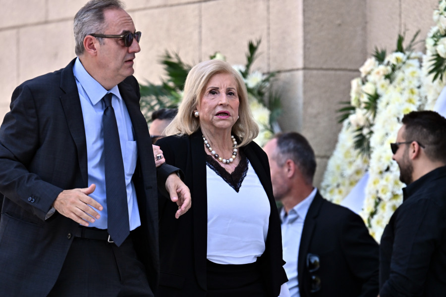 <br><br>ΕΞΟΔΙΟΣ ΑΚΟΛΟΥΘΙΑ ΤΟΥ ΠΡΩΗΝ ΥΠΟΥΡΓΟΥ ΓΙΑΝΝΗ ΒΑΡΒΙΤΣΙΩΤΗ