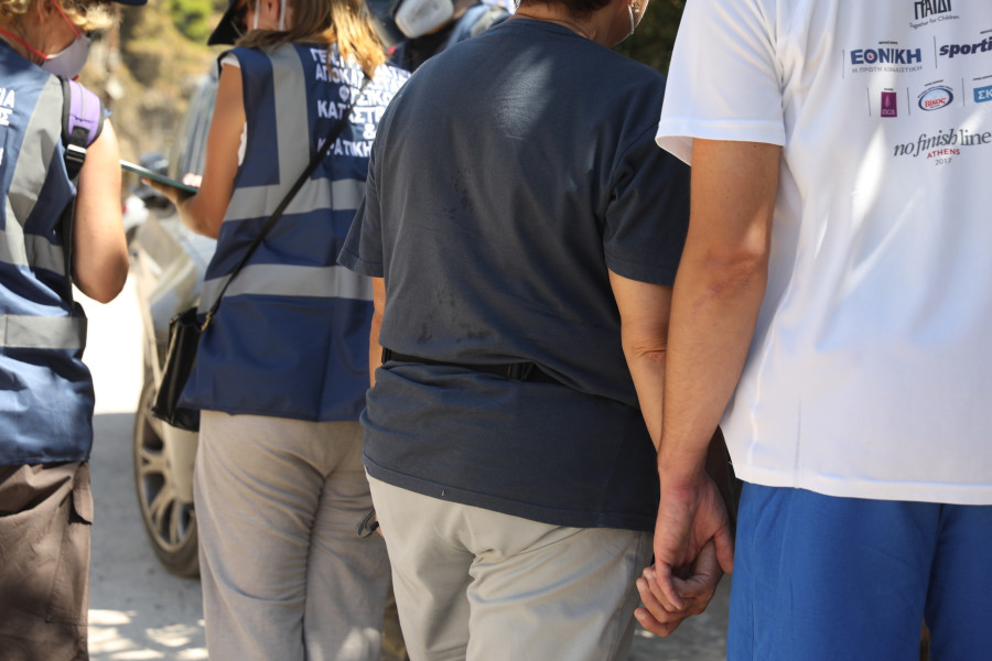 [388844] ΚΛΙΜΑΚΙΑ ΤΗΣ ΓΕΝΙΚΗΣ ΔΙΕΥΘΥΝΣΗΣ ΑΠΟΚΑΤΑΣΤΑΣΗΣ ΕΠΙΠΤΩΣΕΩΝ ΦΥΣΙΚΩΝ ΚΑΤΑΣΤΡΟΦΩΝ ΕΛΕΓΧΟΥΝ ΤΙΣ ΖΗΜΙΕΣ ΑΠΟ ΤΗΝ ΠΡΟΣΦΑΤΗ ΠΥΡΚΑΓΙΑ ΣΤΗ ΔΥΤΙΚΗ ΑΤΤΙΚΗ   (ΔΑΝΑΗ ΔΑΥΛΟΠΟΥΛΟΥ / EUROKINISSI)